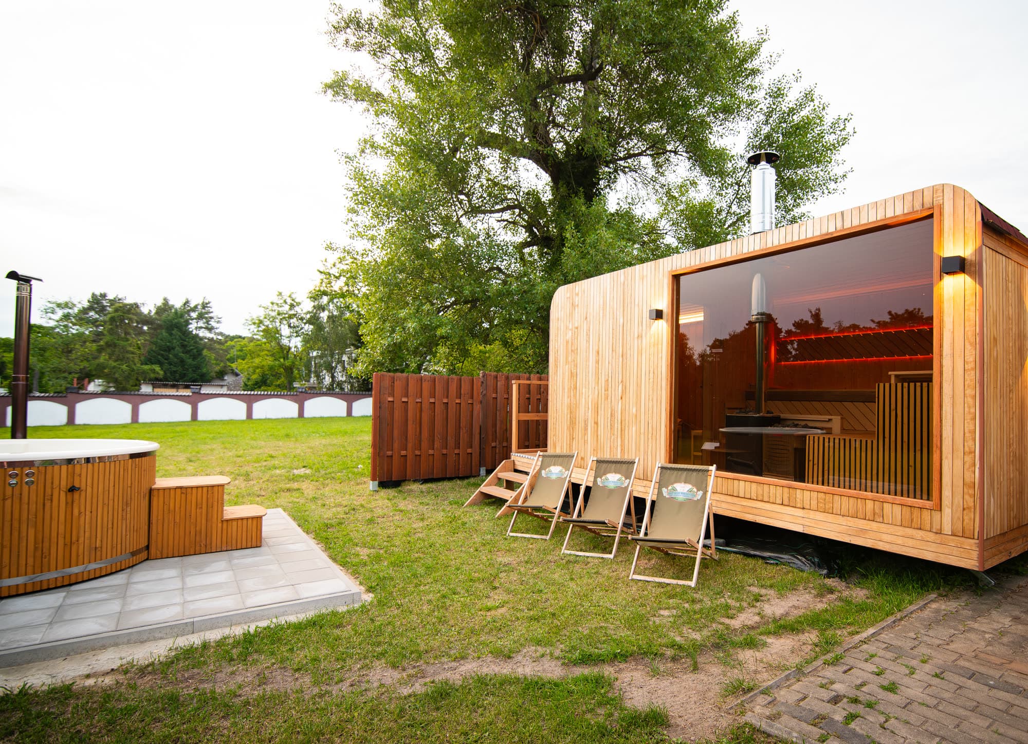 Sauna i balia razem — Strefa Wellness Dworek Biesiadny